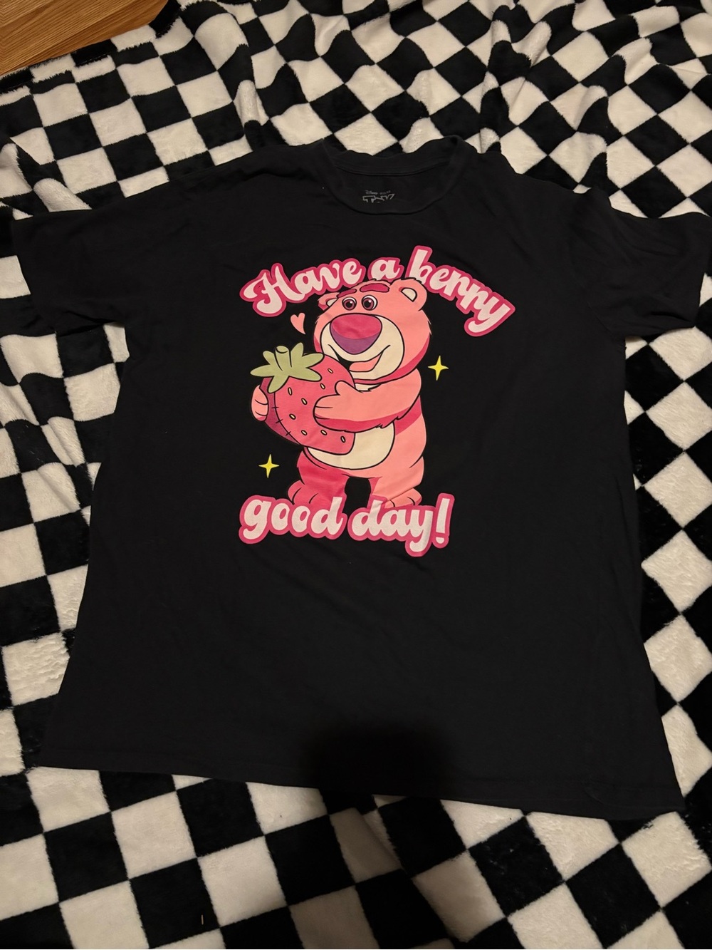 Men’s small Disney lotzo bear tshirt
